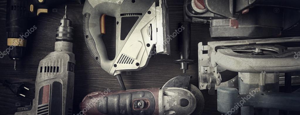 Holz- und Metallbearbeitung in der Werkstatt